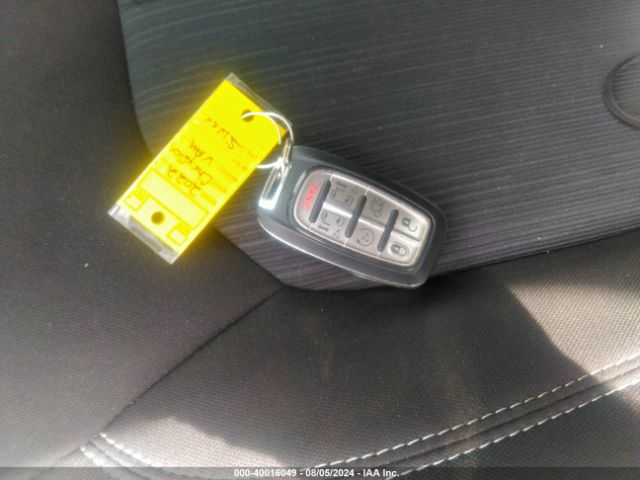 2C4RC1CG8NR105251 Chrysler Voyager Lx