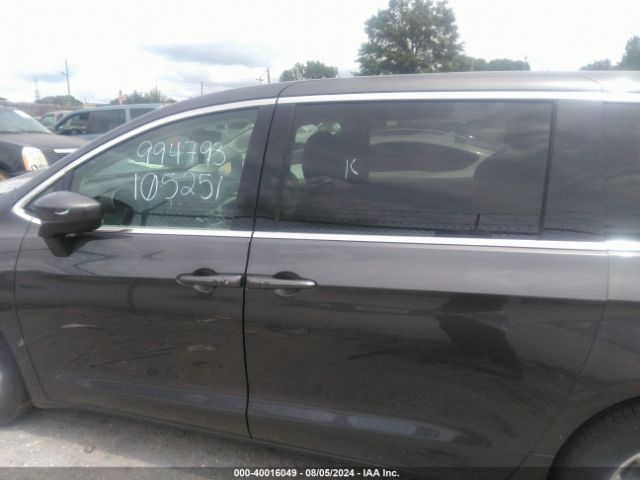 2C4RC1CG8NR105251 Chrysler Voyager Lx