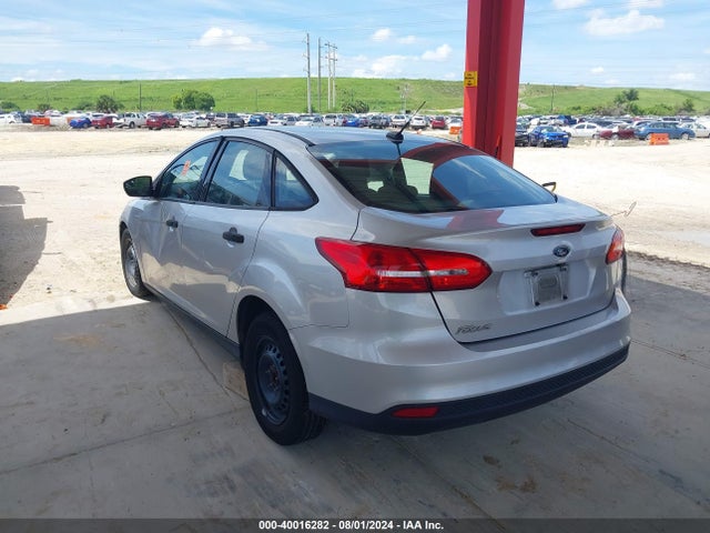 Ford FOCUS S 2018 1FADP3E23JL284898 Image 3