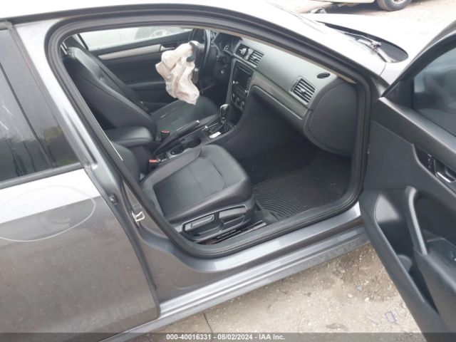 1VWAT7A32FC057124 Volkswagen Passat 1.8t Wolfsburg Edition