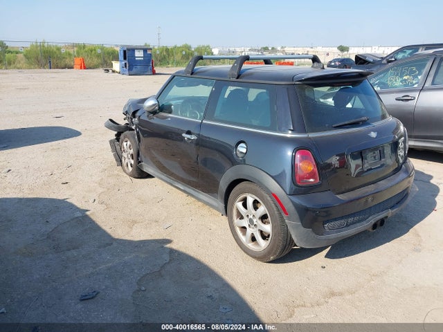 2008 MINI COOPER S WMWMF73568TT88357 Photo 2