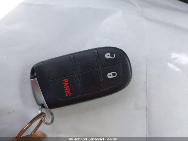 1C4RJEAG9JC353964 Jeep Grand Cherokee Laredo 4x2