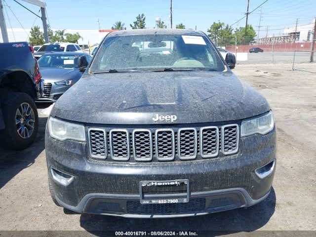 1C4RJEAG9JC353964 Jeep Grand Cherokee Laredo 4x2