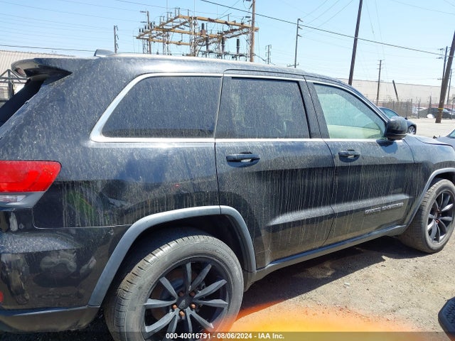 1C4RJEAG9JC353964 Jeep Grand Cherokee Laredo 4x2
