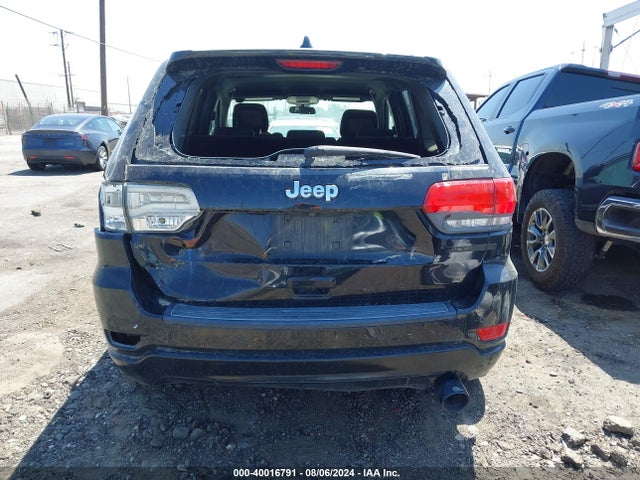 1C4RJEAG9JC353964 Jeep Grand Cherokee Laredo 4x2