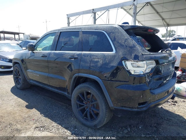 1C4RJEAG9JC353964 Jeep Grand Cherokee Laredo 4x2