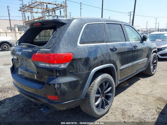 1C4RJEAG9JC353964 Jeep Grand Cherokee Laredo 4x2