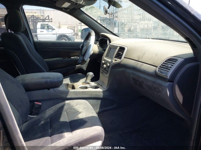 1C4RJEAG9JC353964 Jeep Grand Cherokee Laredo 4x2