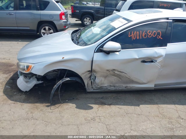 Volvo S60 T5 Premier 2015 YV140MFB7F2317010 Image 11