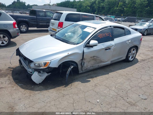 Volvo S60 T5 Premier 2015 YV140MFB7F2317010 Image 2