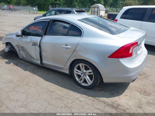 Volvo S60 T5 Premier 2015 YV140MFB7F2317010 Image 3
