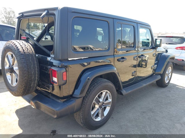1C4HJXEN5LW235136 Jeep Wrangler Unlimited Sahara 4x4