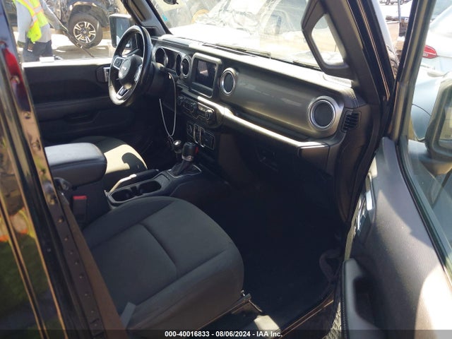 1C4HJXEN5LW235136 Jeep Wrangler Unlimited Sahara 4x4