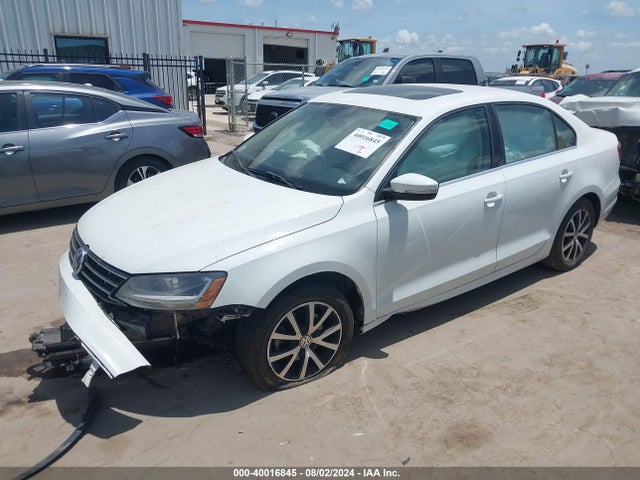 3VWDB7AJ9JM222463 Volkswagen Jetta 1.4t Se/1.4t Wolfsburg Edition