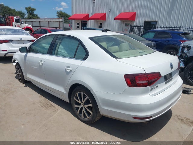 3VWDB7AJ9JM222463 Volkswagen Jetta 1.4t Se/1.4t Wolfsburg Edition