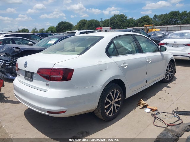 3VWDB7AJ9JM222463 Volkswagen Jetta 1.4t Se/1.4t Wolfsburg Edition
