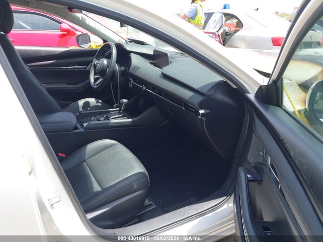 3MZBPADLXKM105737 Mazda Mazda3 Preferred Package