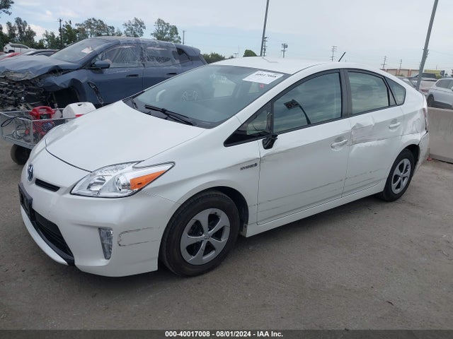 Toyota Prius Two 2014 JTDKN3DU5E1747779 Image 2