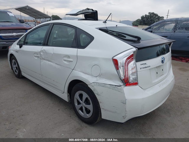 Toyota Prius Two 2014 JTDKN3DU5E1747779 Image 3