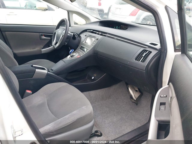 Toyota Prius Two 2014 JTDKN3DU5E1747779 Image 5