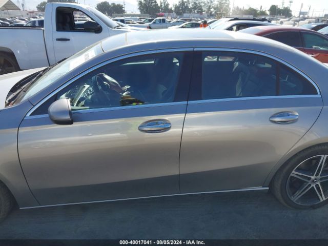 WDD3G4EB7KW020486 Mercedes-Benz A 220