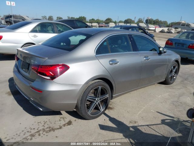 WDD3G4EB7KW020486 Mercedes-Benz A 220
