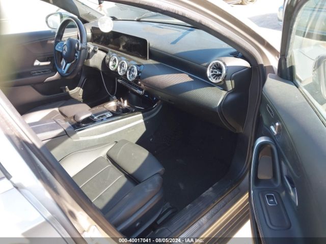 WDD3G4EB7KW020486 Mercedes-Benz A 220