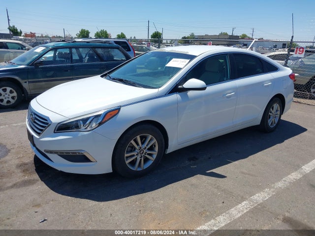 Hyundai SONATA SE 2015 5NPE24AF5FH250050 Image 2