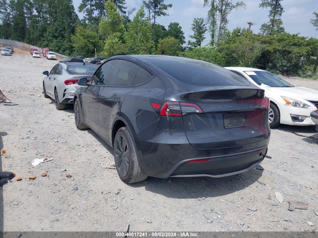 2024 TESLA MODEL Y 7SAYGDED3RF093258 Photo 2