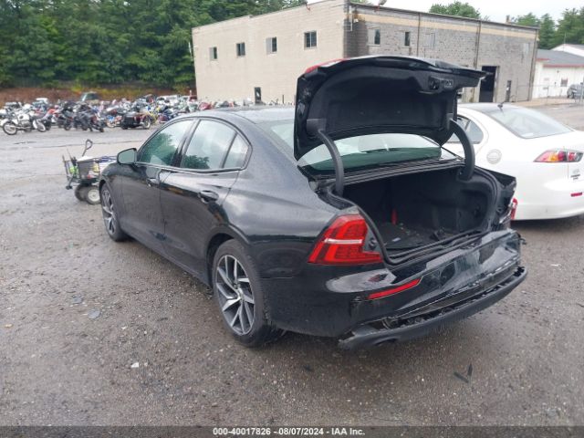 7JR102FK0KG014520 Volvo S60 T5 Momentum