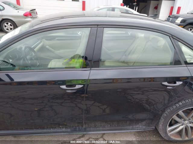 1VWAA7A32JC035140 Volkswagen Passat 2.0t R-line/2.0t S