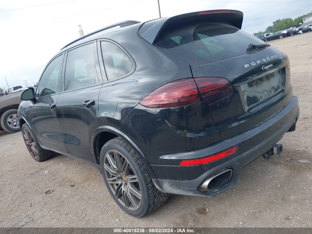 2018 PORSCHE CAYENNE WP1AA2A22JKA01751 Photo 2