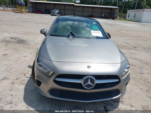WDD3G4EB9KW001552 Mercedes-Benz A 220