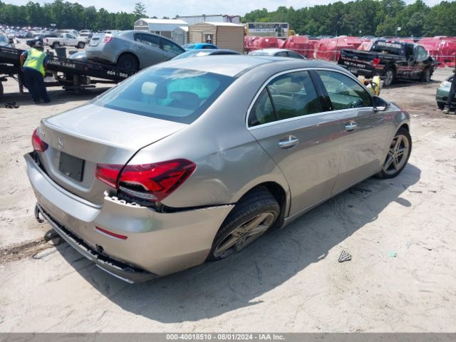WDD3G4EB9KW001552 Mercedes-Benz A 220
