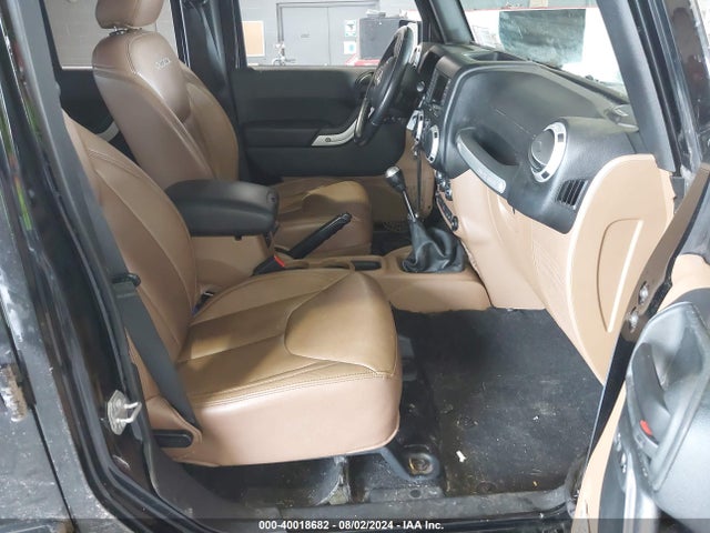 1C4BJWEG9HL525079 Jeep Wrangler Unlimited Sahara 4x4