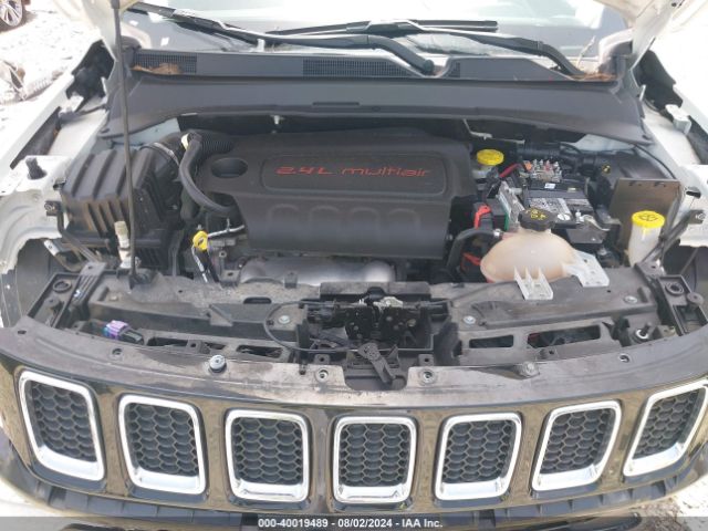 3C4NJCBB2JT463880 Jeep Compass Latitude Fwd