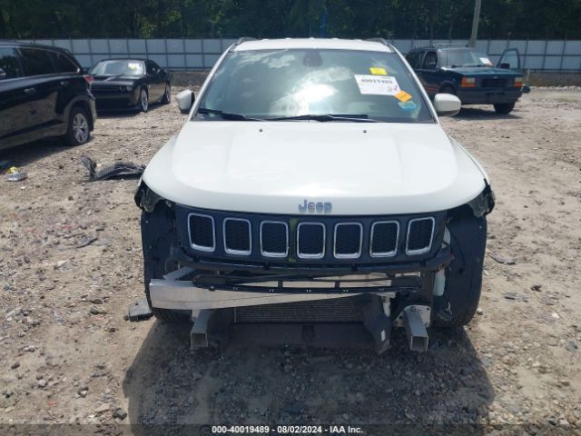 3C4NJCBB2JT463880 Jeep Compass Latitude Fwd