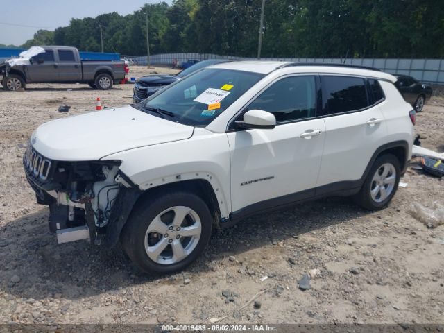 3C4NJCBB2JT463880 Jeep Compass Latitude Fwd