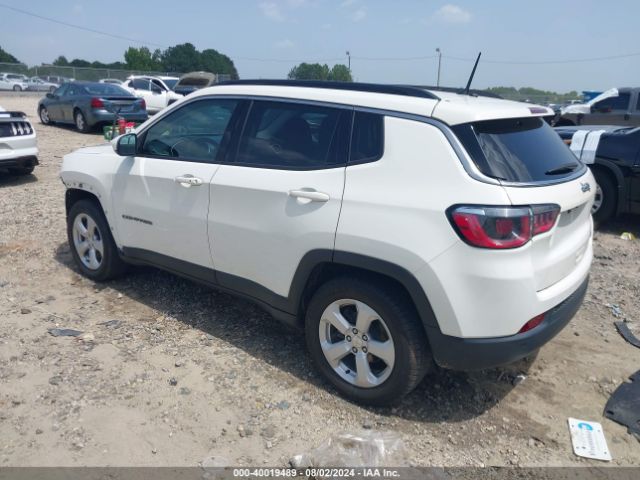 3C4NJCBB2JT463880 Jeep Compass Latitude Fwd