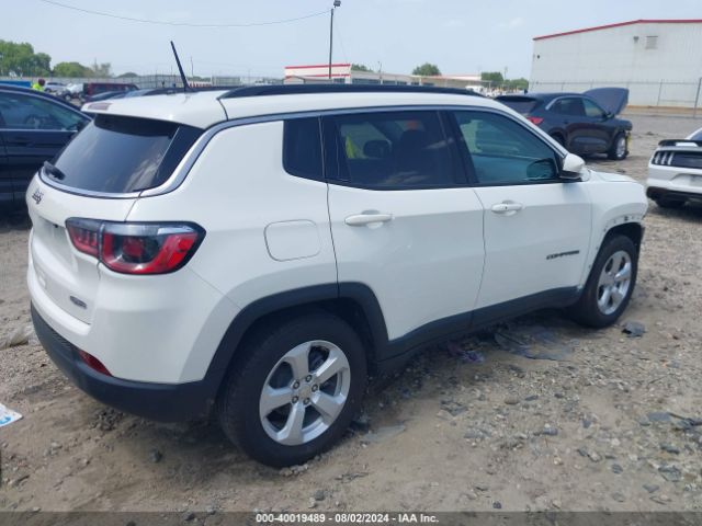 3C4NJCBB2JT463880 Jeep Compass Latitude Fwd
