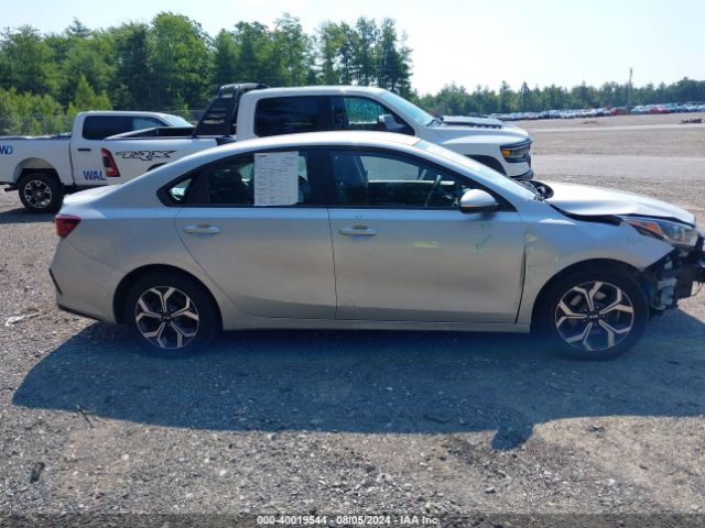 3KPF24ADXME329461 KIA Forte Lxs