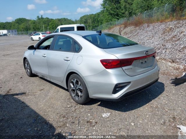 3KPF24ADXME329461 KIA Forte Lxs