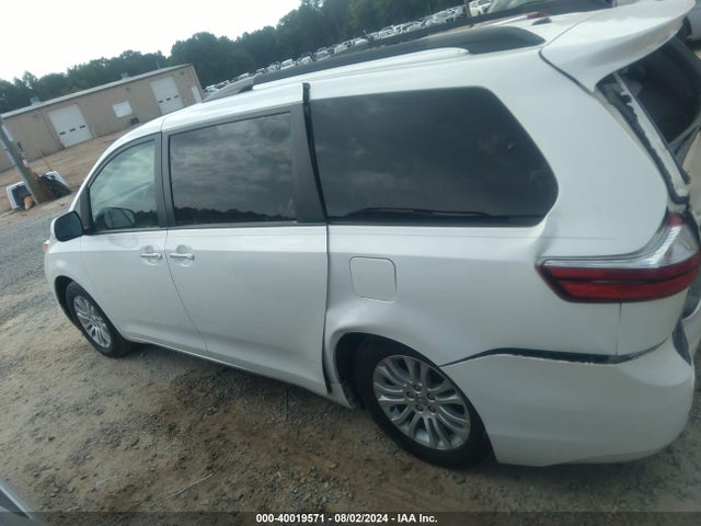 Toyota Sienna Xle 8 Passenger 2017 5TDYZ3DC5HS894178 Image 14