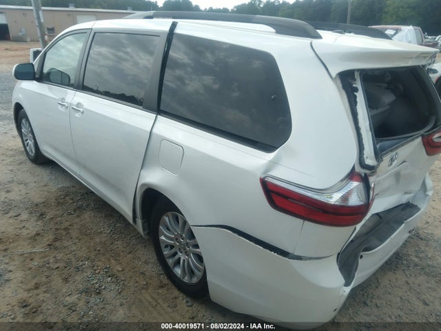 Toyota Sienna Xle 8 Passenger 2017 5TDYZ3DC5HS894178 Image 3