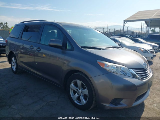 Toyota Sienna Le 8 Passenger 2017 5TDKZ3DC6HS789798 zdjęcie główne