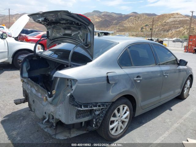 3VWD17AJ3FM211209 Volkswagen Jetta 1.8t Se