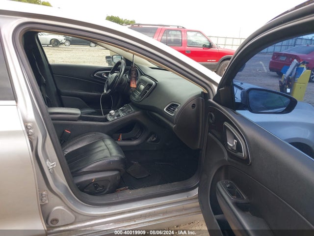 Chrysler 200 C 2015 1C3CCCCB9FN577483 Image 5