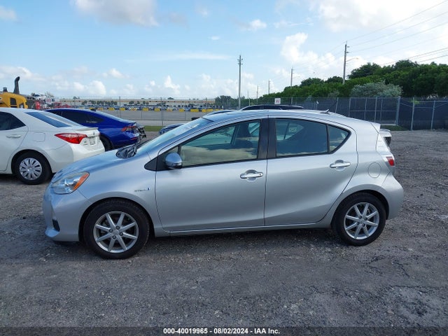 Toyota Prius C Three 2014 JTDKDTB39E1080616 Image 14