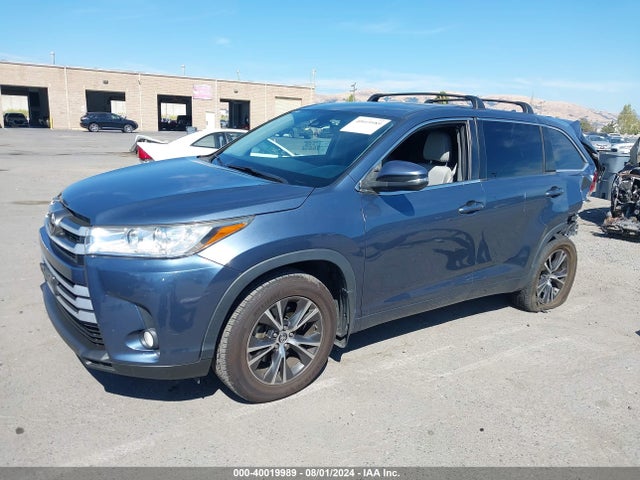 Toyota Highlander Le Plus 2017 5TDZZRFH5HS212223 Image 2