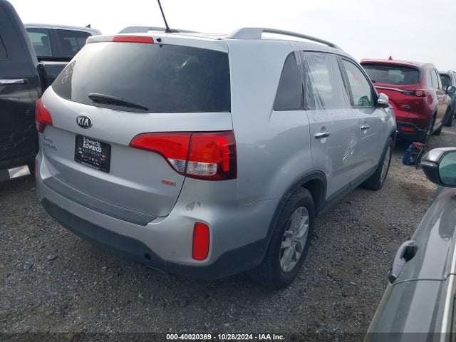 KIA SORENTO LX 2014 5XYKT4A61EG491481 Image 4